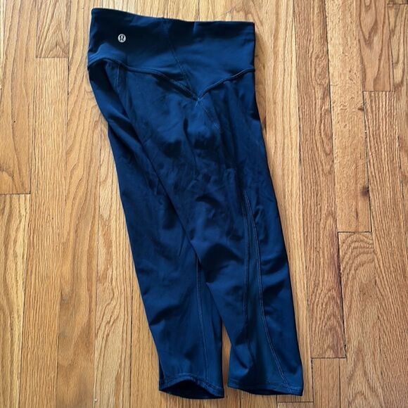 Lululemon sz 4 Train Times Crop (17" )
Nocturnal Teal excellent pre owned cond - Picture 13 of 13
